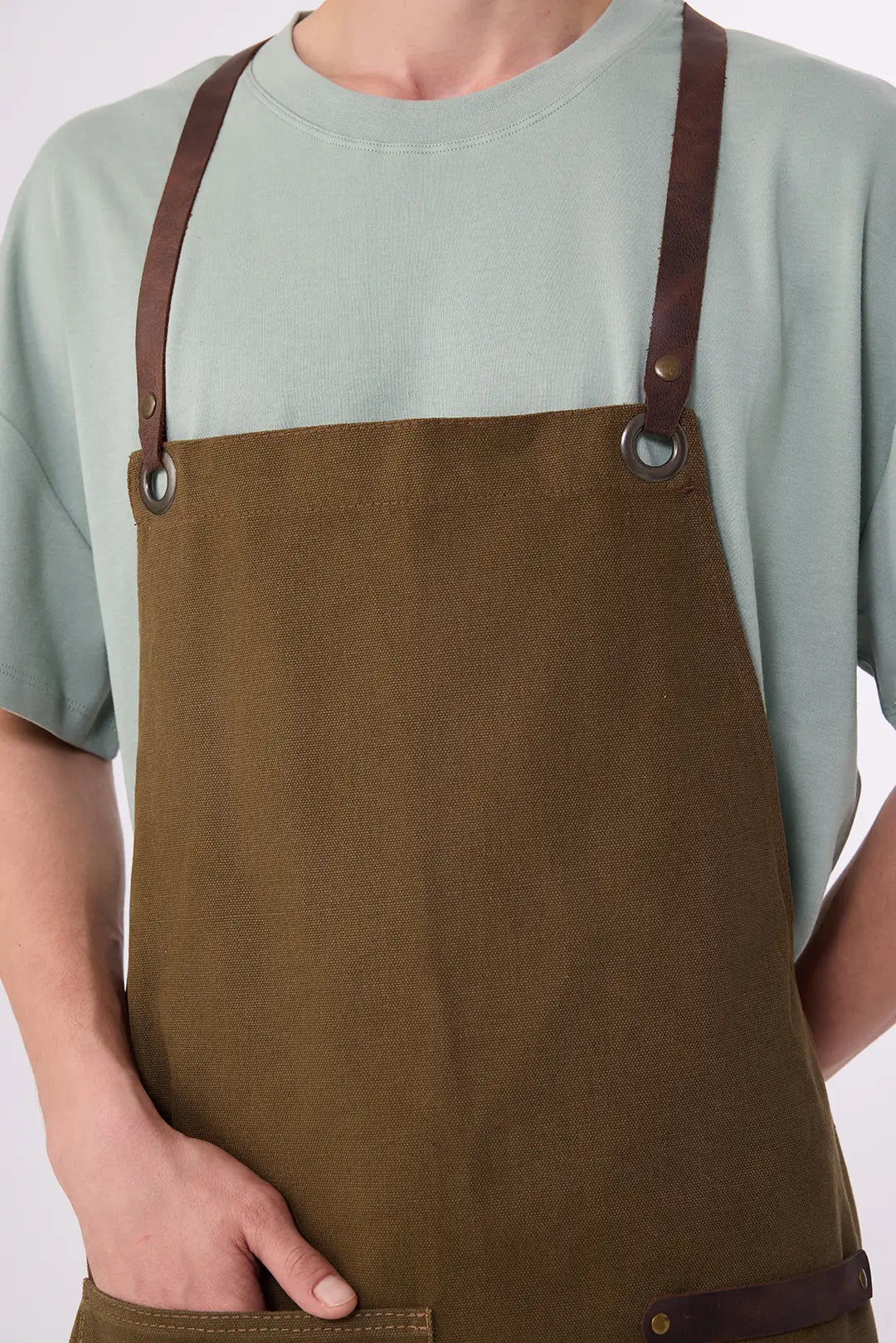 Custom Canvas Apron – Rustic Workwear Style With Leather Detail