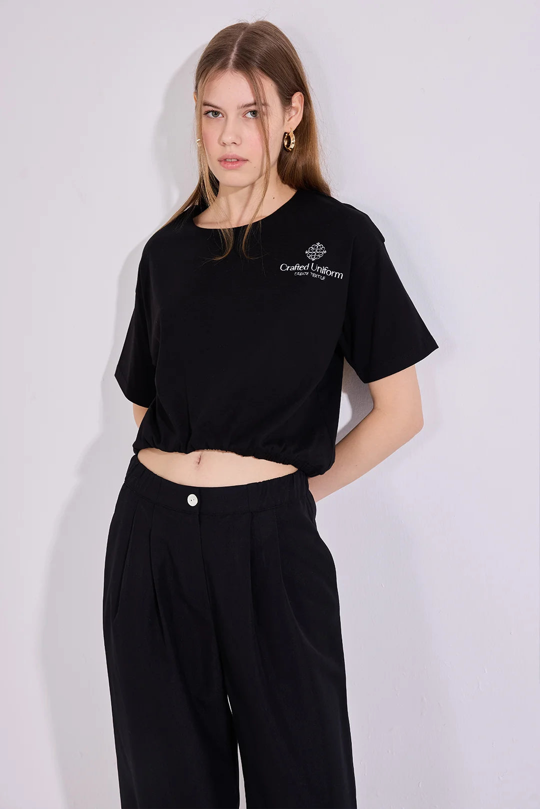 MonoBlack Elastic Tee – Customisable Cotton Fit With Modern Crop Detail