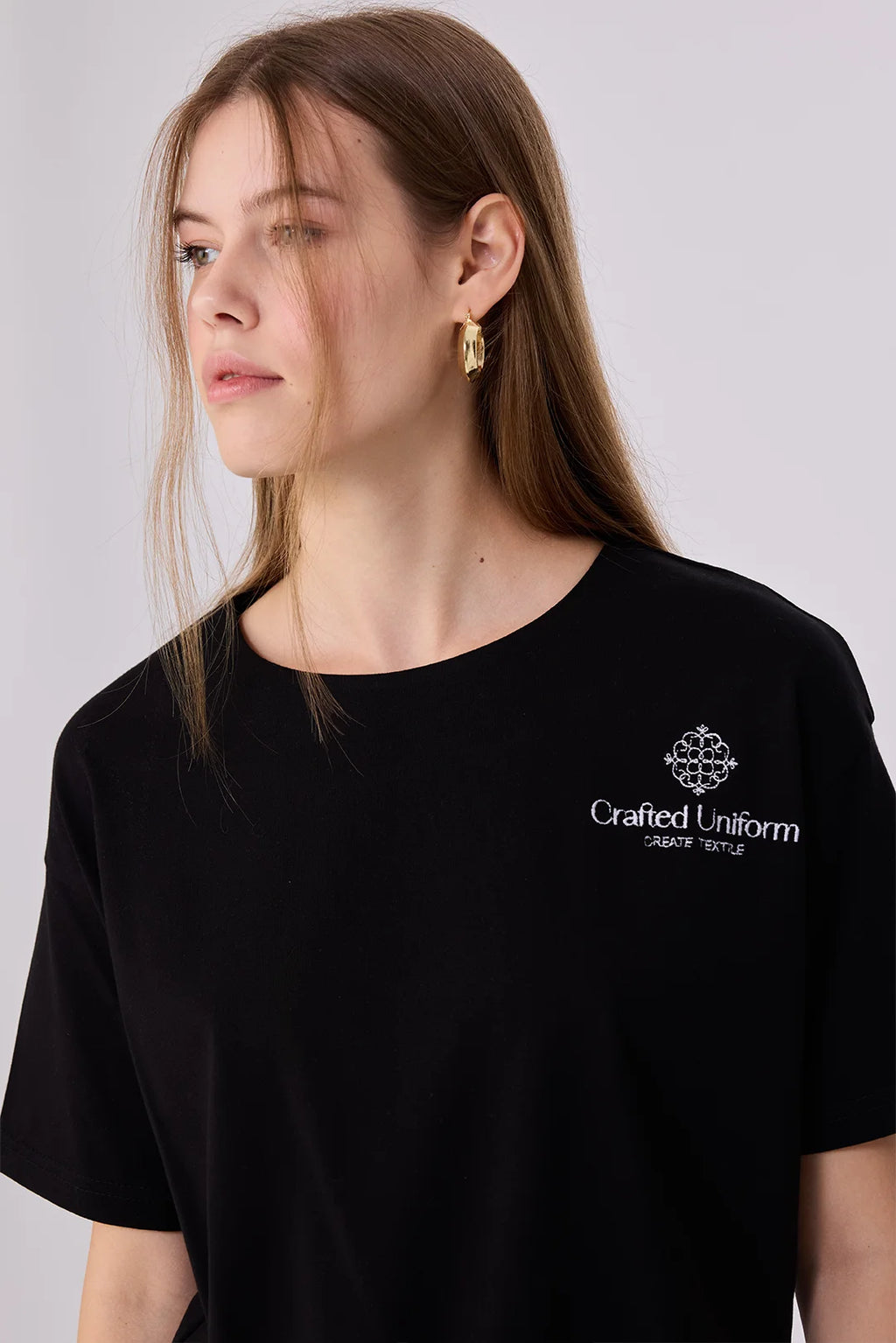 MonoBlack Elastic Tee – Customisable Cotton Fit With Modern Crop Detail