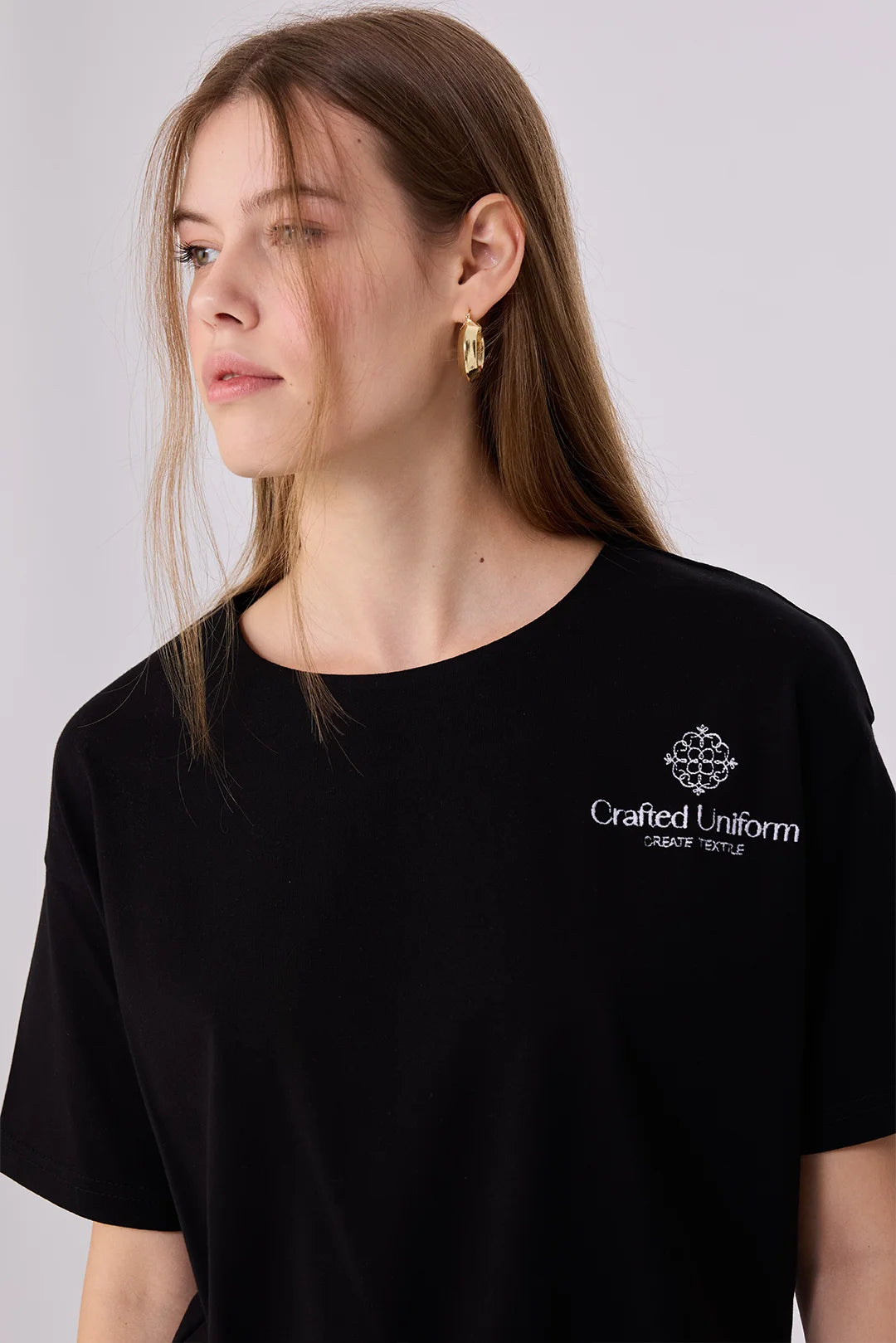 MonoBlack Elastic Tee – Customisable Cotton Fit With Modern Crop Detail